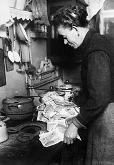 hyperinflation-burning-money